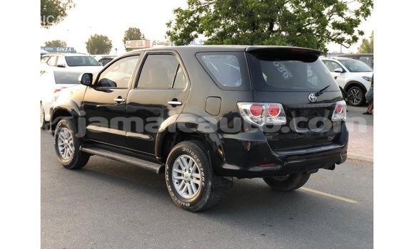 Acheter Import Voiture Toyota Fortuner Noir à Import - Dubai, Clarendon Acheter Import Voiture Toyota Fortuner Noir à Import - Dubai, Clarendon