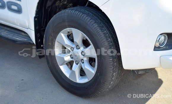 Acheter Import Voiture Toyota Prado Blanc à Import - Dubai, Clarendon Acheter Import Voiture Toyota Prado Blanc à Import - Dubai, Clarendon