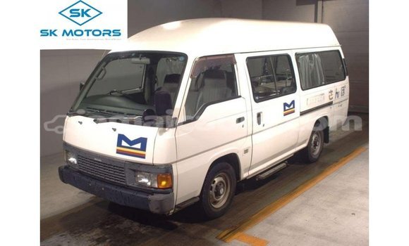 Buy Import Nissan Caravan White Car in Import - Dubai in Clarendon