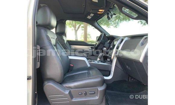 Acheter Import Voiture Ford Club Wagon Beige à Import - Dubai, Clarendon Acheter Import Voiture Ford Club Wagon Beige à Import - Dubai, Clarendon