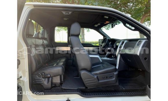 Acheter Import Voiture Ford Club Wagon Beige à Import - Dubai, Clarendon Acheter Import Voiture Ford Club Wagon Beige à Import - Dubai, Clarendon