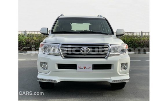 Acheter Import Voiture Toyota Land Cruiser Blanc à Import - Dubai, Clarendon Acheter Import Voiture Toyota Land Cruiser Blanc à Import - Dubai, Clarendon