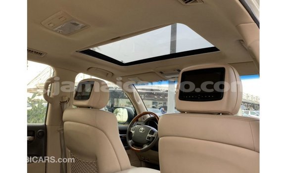Acheter Import Voiture Toyota Land Cruiser Blanc à Import - Dubai, Clarendon Acheter Import Voiture Toyota Land Cruiser Blanc à Import - Dubai, Clarendon