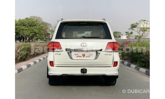 Acheter Import Voiture Toyota Land Cruiser Blanc à Import - Dubai, Clarendon Acheter Import Voiture Toyota Land Cruiser Blanc à Import - Dubai, Clarendon