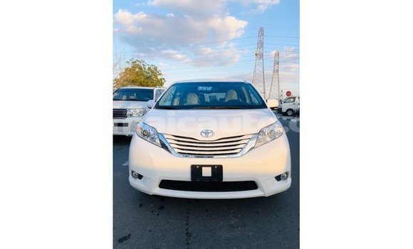 Acheter Import Voiture Toyota Sienna Blanc à Import - Dubai, Clarendon Acheter Import Voiture Toyota Sienna Blanc à Import - Dubai, Clarendon