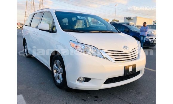 Acheter Import Voiture Toyota Sienna Blanc à Import - Dubai, Clarendon Acheter Import Voiture Toyota Sienna Blanc à Import - Dubai, Clarendon