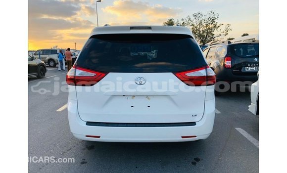 Acheter Import Voiture Toyota Sienna Blanc à Import - Dubai, Clarendon Acheter Import Voiture Toyota Sienna Blanc à Import - Dubai, Clarendon