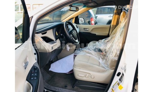 Acheter Import Voiture Toyota Sienna Blanc à Import - Dubai, Clarendon Acheter Import Voiture Toyota Sienna Blanc à Import - Dubai, Clarendon