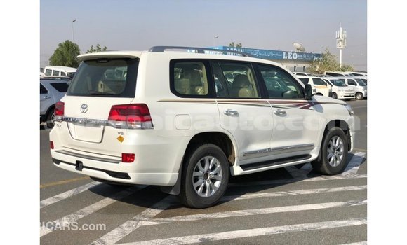 Buy Import Toyota Land Cruiser White Car in Import - Dubai in Clarendon Buy Import Toyota Land Cruiser White Car in Import - Dubai in Clarendon