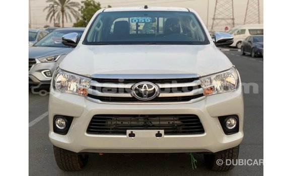 Acheter Import Voiture Toyota Hilux Blanc à Import - Dubai, Clarendon Acheter Import Voiture Toyota Hilux Blanc à Import - Dubai, Clarendon