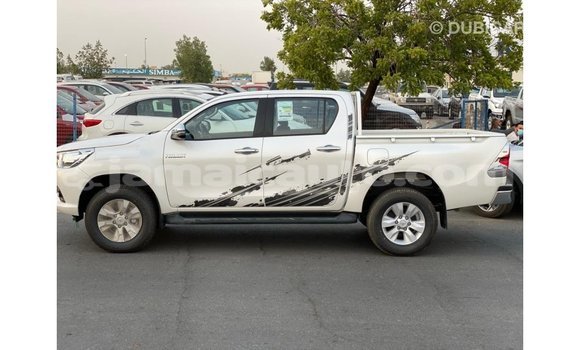 Acheter Import Voiture Toyota Hilux Blanc à Import - Dubai, Clarendon Acheter Import Voiture Toyota Hilux Blanc à Import - Dubai, Clarendon