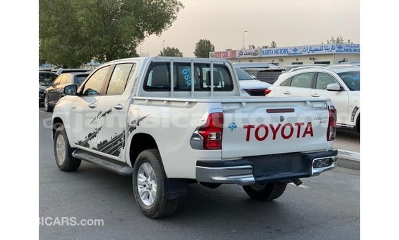 Acheter Import Voiture Toyota Hilux Blanc à Import - Dubai, Clarendon Acheter Import Voiture Toyota Hilux Blanc à Import - Dubai, Clarendon