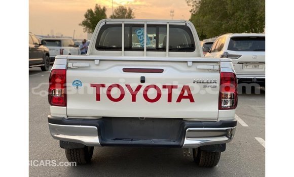 Acheter Import Voiture Toyota Hilux Blanc à Import - Dubai, Clarendon Acheter Import Voiture Toyota Hilux Blanc à Import - Dubai, Clarendon