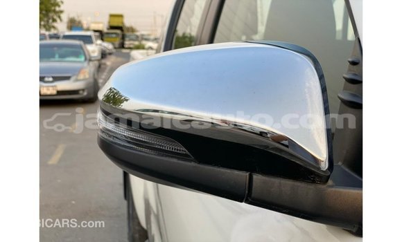 Acheter Import Voiture Toyota Hilux Blanc à Import - Dubai, Clarendon Acheter Import Voiture Toyota Hilux Blanc à Import - Dubai, Clarendon