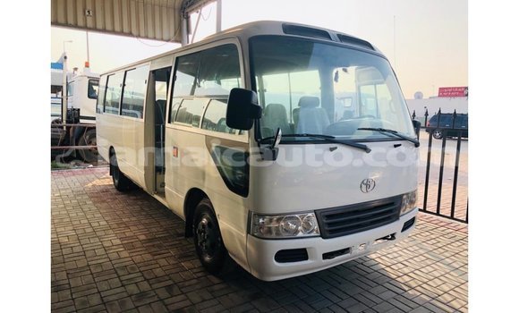 Acheter Import Voiture Toyota Coaster Blanc à Import - Dubai, Clarendon Acheter Import Voiture Toyota Coaster Blanc à Import - Dubai, Clarendon