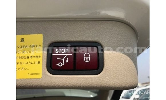 Acheter Import Voiture Mercedes-Benz 190 (W201) Blanc à Import - Dubai, Clarendon Acheter Import Voiture Mercedes-Benz 190 (W201) Blanc à Import - Dubai, Clarendon