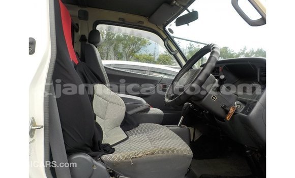 Buy Import Toyota Hiace White Car in Import - Dubai in Clarendon Buy Import Toyota Hiace White Car in Import - Dubai in Clarendon