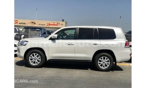 Buy Import Toyota Land Cruiser White Car in Import - Dubai in Clarendon Buy Import Toyota Land Cruiser White Car in Import - Dubai in Clarendon