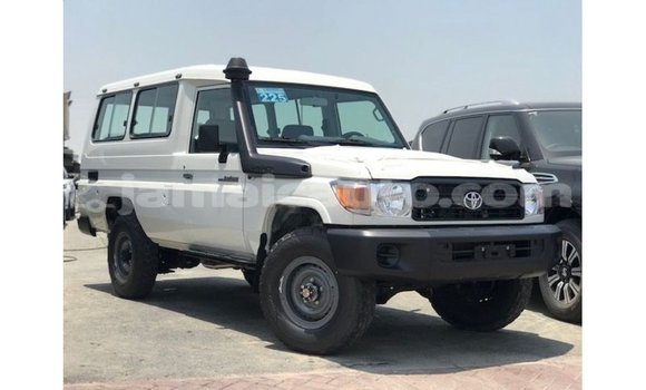 Buy Import Toyota Land Cruiser White Car in Import - Dubai in Clarendon