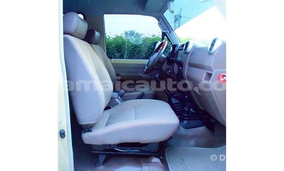 Buy Import Toyota Land Cruiser Beige Car in Import - Dubai in Clarendon Buy Import Toyota Land Cruiser Beige Car in Import - Dubai in Clarendon