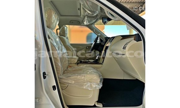 Buy Import Nissan Patrol White Car in Import - Dubai in Clarendon Buy Import Nissan Patrol White Car in Import - Dubai in Clarendon