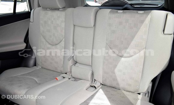 Acheter Import Utilitaire Toyota HiAce Blanc à Import - Dubai, Clarendon Acheter Import Utilitaire Toyota HiAce Blanc à Import - Dubai, Clarendon