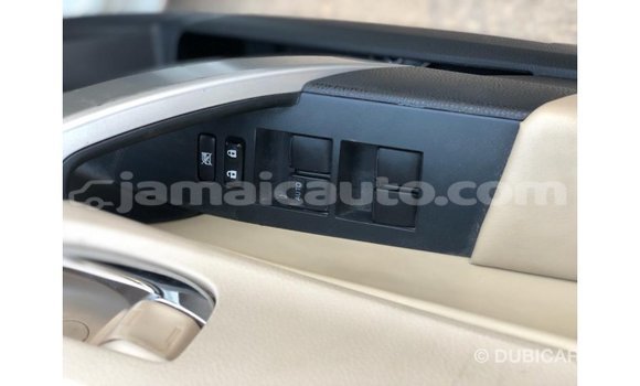 Acheter Import Voiture Toyota Corolla Blanc à Import - Dubai, Clarendon Acheter Import Voiture Toyota Corolla Blanc à Import - Dubai, Clarendon