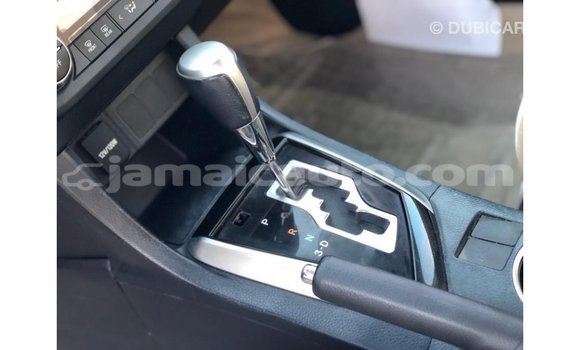 Acheter Import Voiture Toyota Corolla Blanc à Import - Dubai, Clarendon Acheter Import Voiture Toyota Corolla Blanc à Import - Dubai, Clarendon