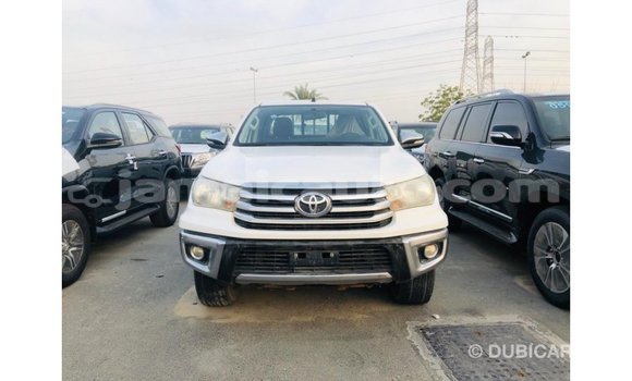 Acheter Import Voiture Toyota Hilux Blanc à Import - Dubai, Clarendon Acheter Import Voiture Toyota Hilux Blanc à Import - Dubai, Clarendon