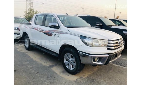 Acheter Import Voiture Toyota Hilux Blanc à Import - Dubai, Clarendon Acheter Import Voiture Toyota Hilux Blanc à Import - Dubai, Clarendon