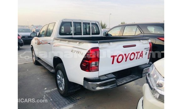 Acheter Import Voiture Toyota Hilux Blanc à Import - Dubai, Clarendon Acheter Import Voiture Toyota Hilux Blanc à Import - Dubai, Clarendon