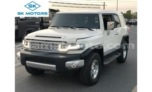 Acheter Import Voiture Toyota FJ Cruiser Blanc à Import - Dubai, Clarendon Acheter Import Voiture Toyota FJ Cruiser Blanc à Import - Dubai, Clarendon