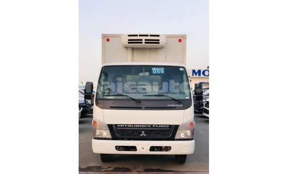 Acheter Import Voiture Mitsubishi Carisma Blanc à Import - Dubai, Clarendon Acheter Import Voiture Mitsubishi Carisma Blanc à Import - Dubai, Clarendon