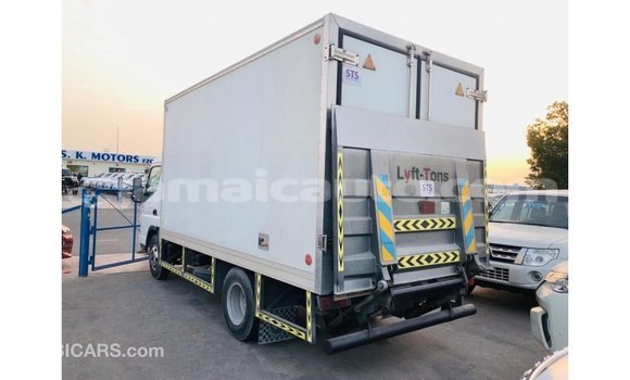 Acheter Import Voiture Mitsubishi Carisma Blanc à Import - Dubai, Clarendon Acheter Import Voiture Mitsubishi Carisma Blanc à Import - Dubai, Clarendon