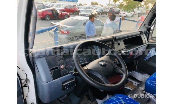 Acheter Import Voiture Mitsubishi Carisma Blanc à Import - Dubai, Clarendon Acheter Import Voiture Mitsubishi Carisma Blanc à Import - Dubai, Clarendon