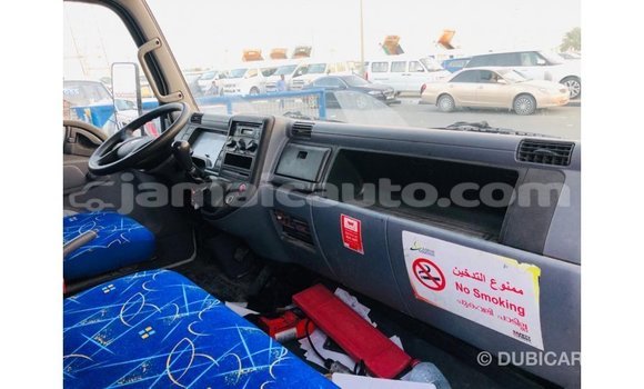 Acheter Import Voiture Mitsubishi Carisma Blanc à Import - Dubai, Clarendon Acheter Import Voiture Mitsubishi Carisma Blanc à Import - Dubai, Clarendon