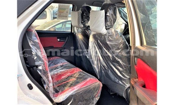 Buy Import Toyota Fortuner White Car in Import - Dubai in Clarendon Buy Import Toyota Fortuner White Car in Import - Dubai in Clarendon