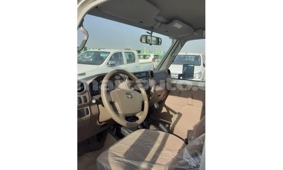 Buy Import Toyota Land Cruiser White Car in Import - Dubai in Clarendon Buy Import Toyota Land Cruiser White Car in Import - Dubai in Clarendon