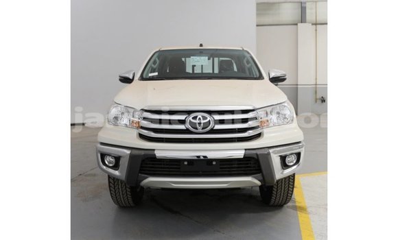 Acheter Import Voiture Toyota Hilux Blanc à Import - Dubai, Clarendon