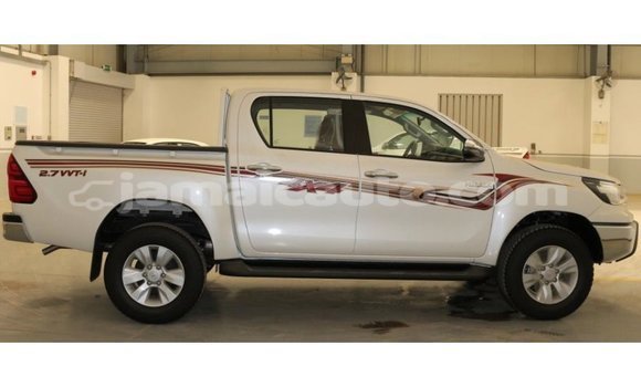 Acheter Import Voiture Toyota Hilux Blanc à Import - Dubai, Clarendon Acheter Import Voiture Toyota Hilux Blanc à Import - Dubai, Clarendon