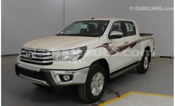 Acheter Import Voiture Toyota Hilux Blanc à Import - Dubai, Clarendon Acheter Import Voiture Toyota Hilux Blanc à Import - Dubai, Clarendon