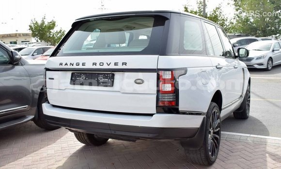Acheter Import Voiture Land Rover Range Rover Blanc à Import - Dubai, Clarendon Acheter Import Voiture Land Rover Range Rover Blanc à Import - Dubai, Clarendon