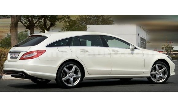Buy Import Mercedes-Benz 190 (W201) White Car in Import - Dubai in Clarendon Buy Import Mercedes-Benz 190 (W201) White Car in Import - Dubai in Clarendon