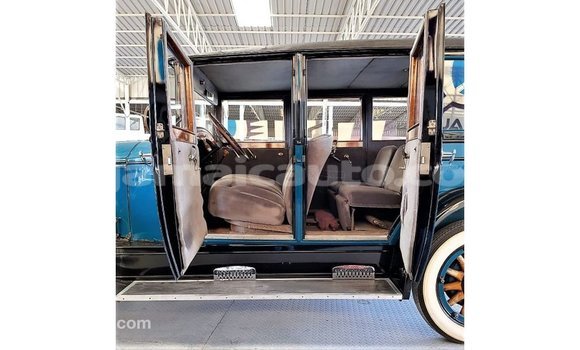 Buy Import Buick Electra Blue Car in Import - Dubai in Clarendon Buy Import Buick Electra Blue Car in Import - Dubai in Clarendon