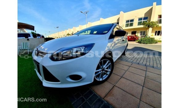 Acheter Import Voiture Ford Focus Blanc à Import - Dubai, Clarendon Acheter Import Voiture Ford Focus Blanc à Import - Dubai, Clarendon