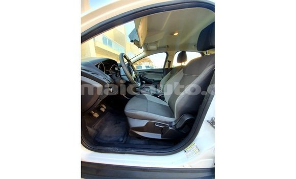 Acheter Import Voiture Ford Focus Blanc à Import - Dubai, Clarendon Acheter Import Voiture Ford Focus Blanc à Import - Dubai, Clarendon