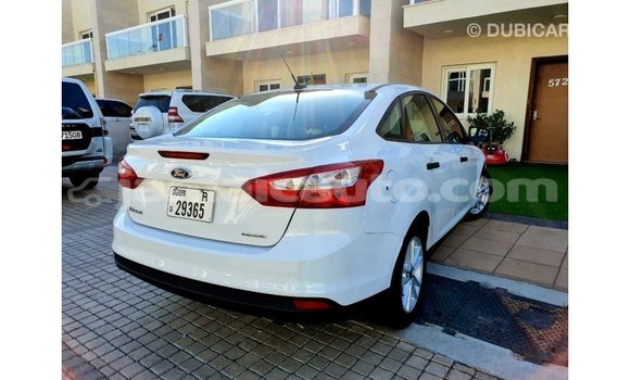 Acheter Import Voiture Ford Focus Blanc à Import - Dubai, Clarendon Acheter Import Voiture Ford Focus Blanc à Import - Dubai, Clarendon