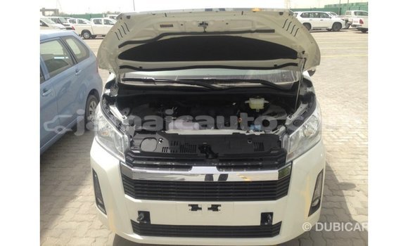 Acheter Import Voiture Toyota Hiace Blanc à Import - Dubai, Clarendon Acheter Import Voiture Toyota Hiace Blanc à Import - Dubai, Clarendon