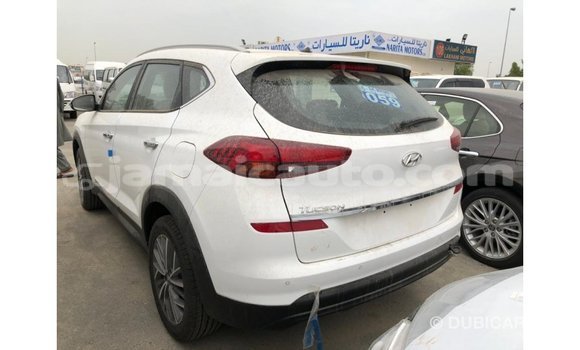 Acheter Import Voiture Hyundai Tucson Blanc à Import - Dubai, Clarendon Acheter Import Voiture Hyundai Tucson Blanc à Import - Dubai, Clarendon