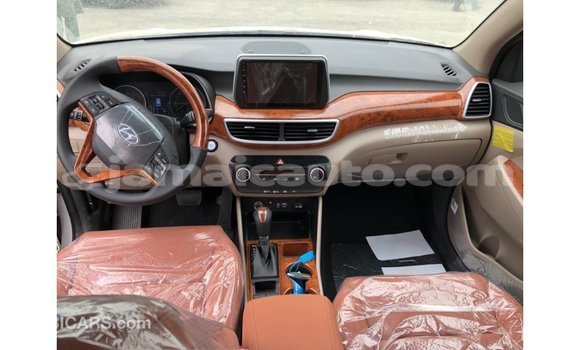 Acheter Import Voiture Hyundai Tucson Blanc à Import - Dubai, Clarendon Acheter Import Voiture Hyundai Tucson Blanc à Import - Dubai, Clarendon